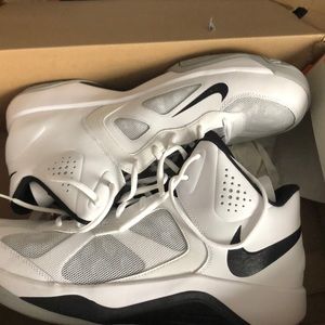 Nike Dual Fusion Sneakers ( Never Worn )